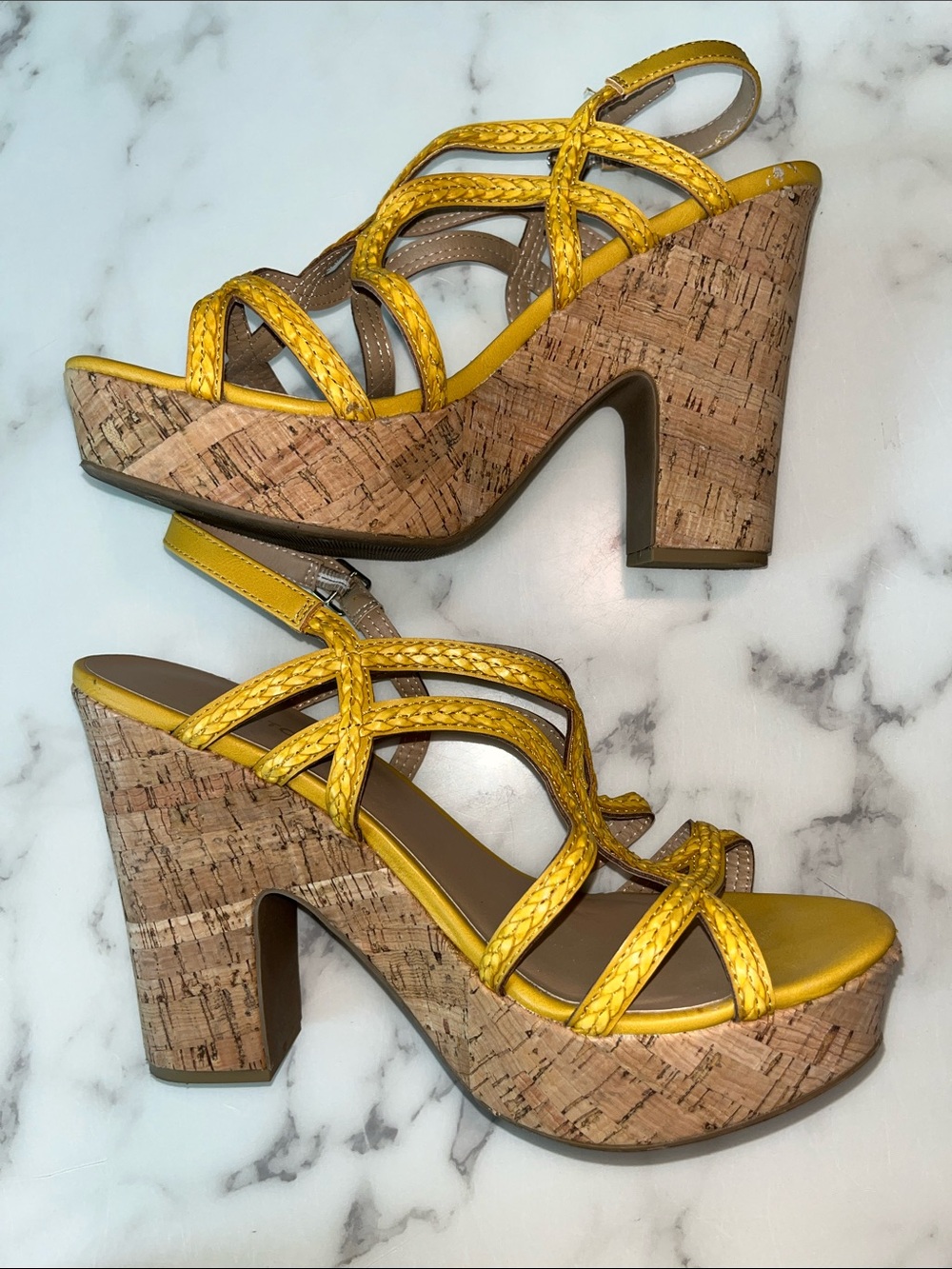 Yellow strapy platform heal size 10